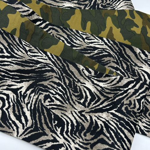 スーパーゲリラ企画】4624木綿半幅帯 ゼブラ柄 龍の帯留め・帯飾り