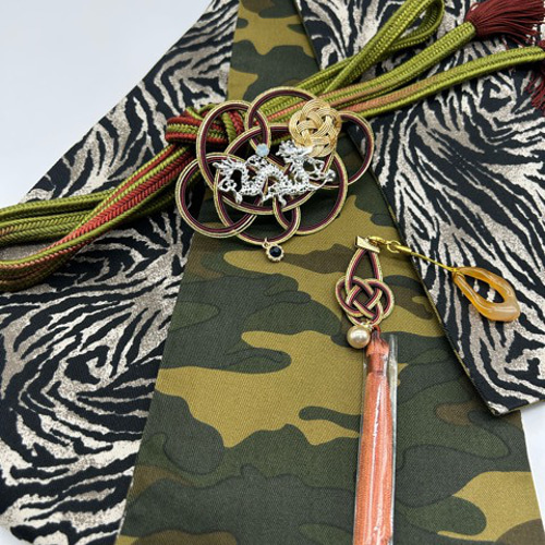 作り帯✴︎ゼブラ スーパーゲリラ企画】4624木綿半幅帯 ゼブラ柄 龍の帯留め・帯飾り