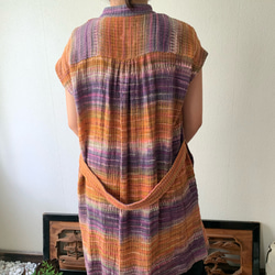 ロング丈手織り綿チュニック　襟元と後ろベルトでよりかっこいい　オレンジ紫絣 6枚目の画像