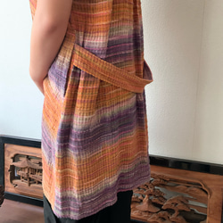ロング丈手織り綿チュニック　襟元と後ろベルトでよりかっこいい　オレンジ紫絣 8枚目の画像