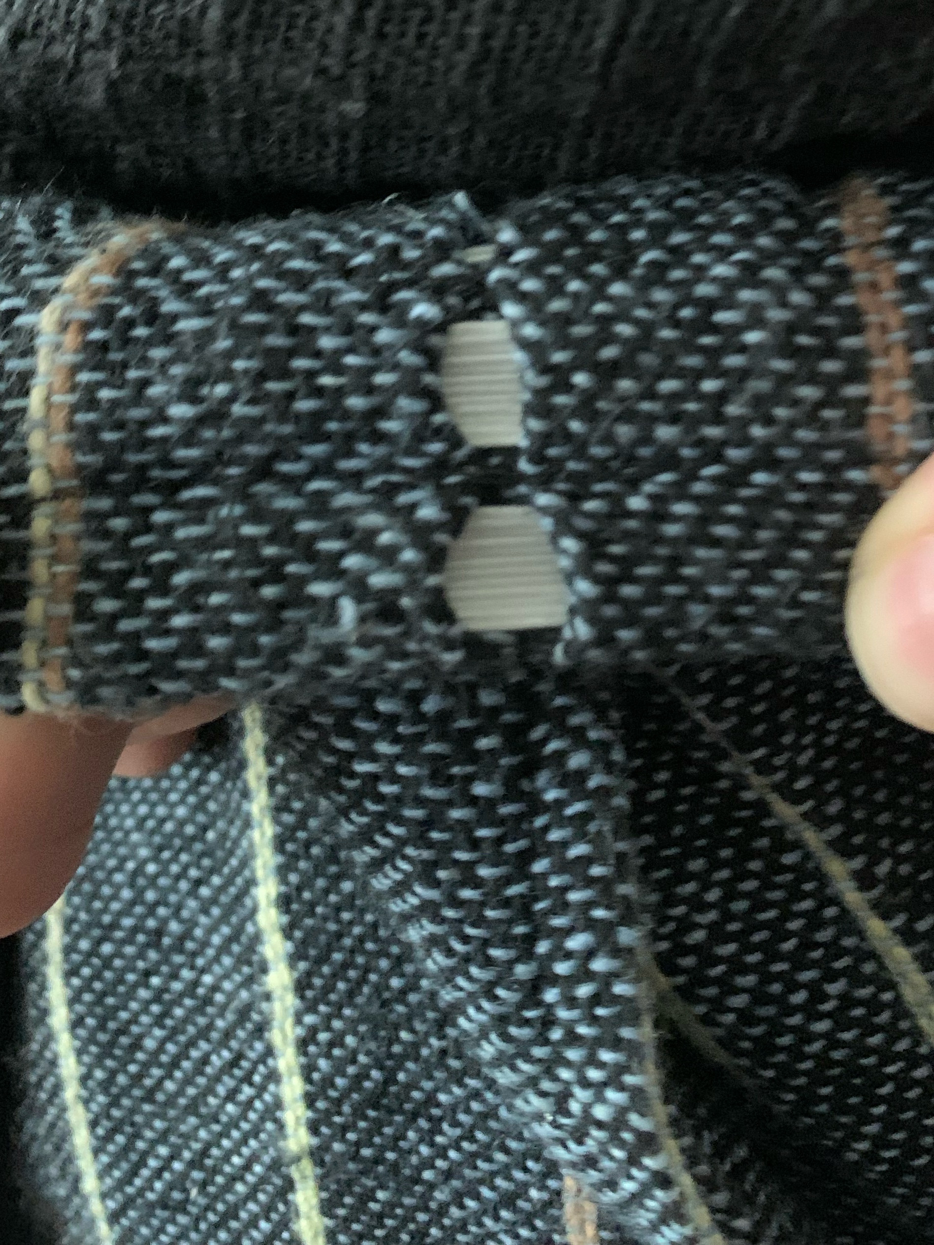 生地厚め手織り綿裾ワイドのガウチョ　すとんと落ちるシンプルラインで体型もすっきり、でも裾横ボタンで遊んでます　青グレイ絣