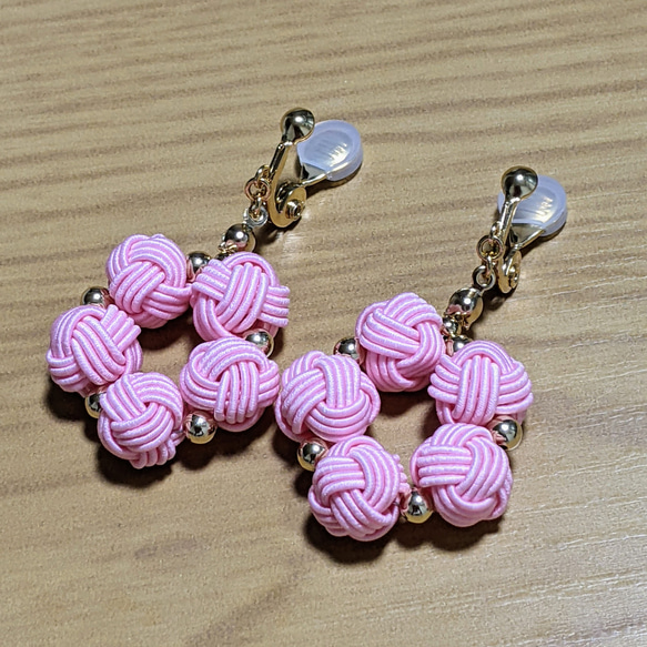 秋桜 ピンク 水引×ゴールドビーズの輪っか イヤリング/ピアス 