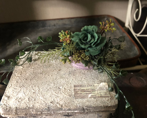 コンクリートブロック風、オブジェボックス、フラワーアレンジメント