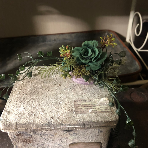 コンクリートブロック風、オブジェボックス、フラワーアレンジメント