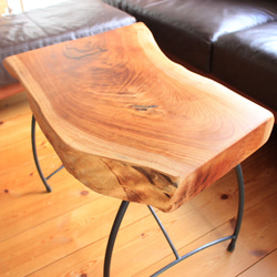 存在感のある　天然木　欅の一枚板のテーブル　リビングテーブル　センターテーブル　カフェテーブル　コーヒーテーブル　 4枚目の画像