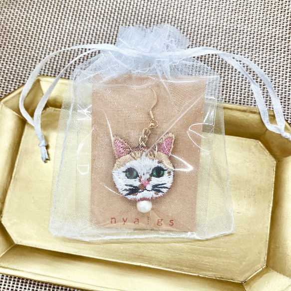 オンライン限定✩.*˚柄違いの猫さん刺繍とコットンパールのピアス 12枚目の画像