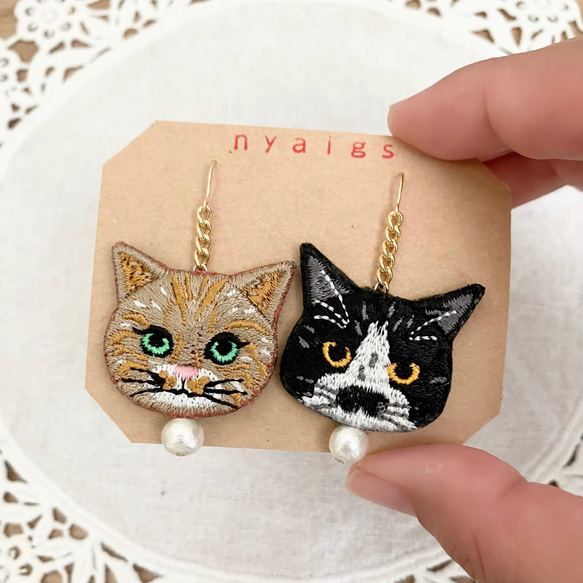 オンライン限定✩.*˚柄違いの猫さん刺繍とコットンパールのピアス 1枚目の画像