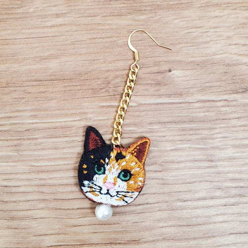 チンチラ猫の刺繍ピアス・イヤリング 猫 刺繍 ピアス ピアス