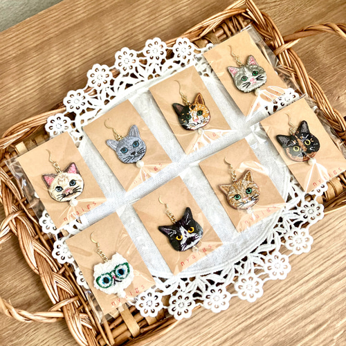オンライン限定✩.*˚柄違いの猫さん刺繍とコットンパールのピアス