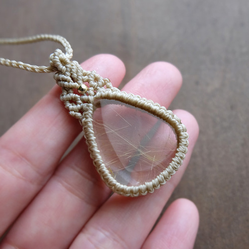 ルチルクォーツ（ブラジル産） マクラメ編みペンダントネックレス