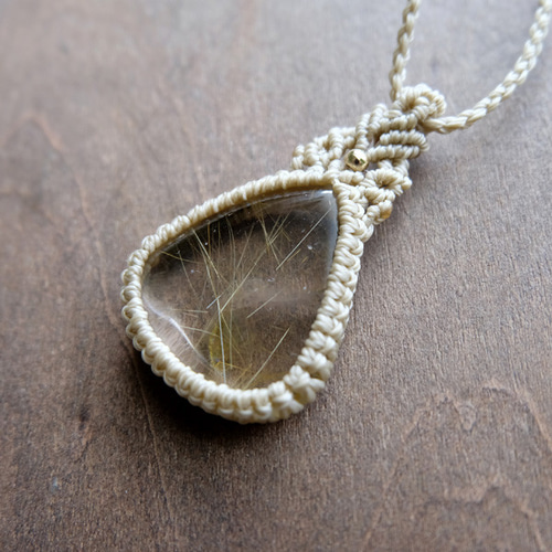 ルチルクォーツ（ブラジル産） マクラメ編みペンダントネックレス