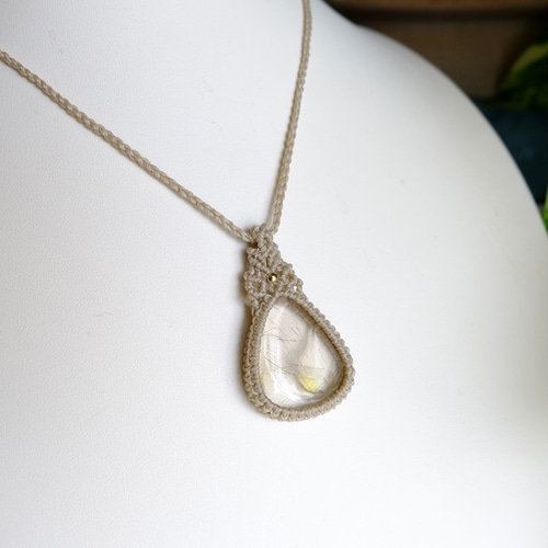 ルチルクォーツ（ブラジル産） マクラメ編みペンダントネックレス