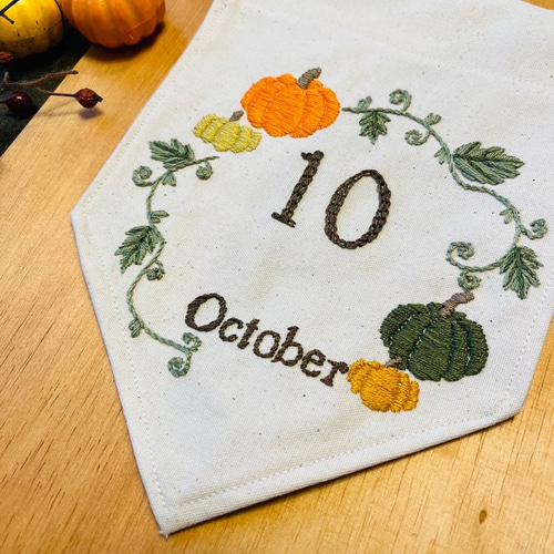アカ族の手刺繍タペストリー オランダ 刺繍タペストリー〈馬と人〉 | Anneli folkcraft
