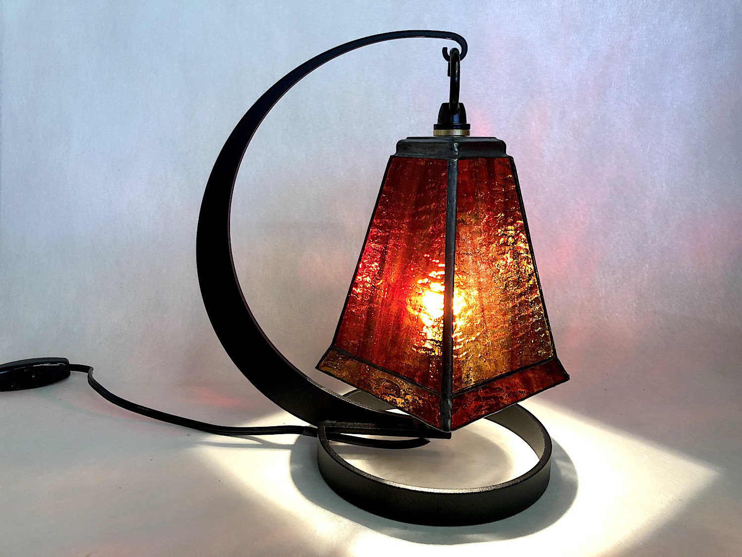 ノスタルジーシリーズ!! ステンドグラスランプ　(レッドグリーン)