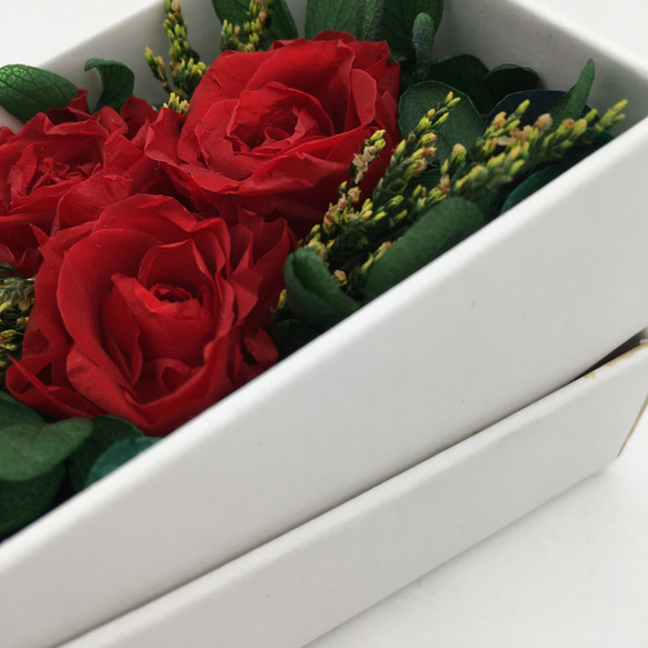 プリザーブドフラワー ボックス アレンジ レッド 赤 ローズ バラ アジサイ インテリア 飾り ギフト プレゼント 4枚目の画像