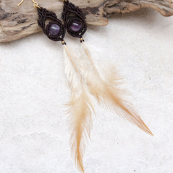 フェザーとアメジスト天然石マクラメピアスmacp102羽、軽やかに揺れるアレルギーフリーのエスニックアクセサリー 4枚目の画像
