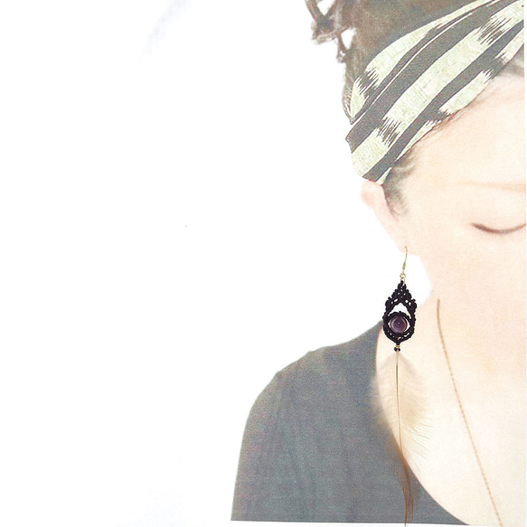 フェザーとアメジスト天然石マクラメピアスmacp102羽、軽やかに揺れるアレルギーフリーのエスニックアクセサリー 5枚目の画像