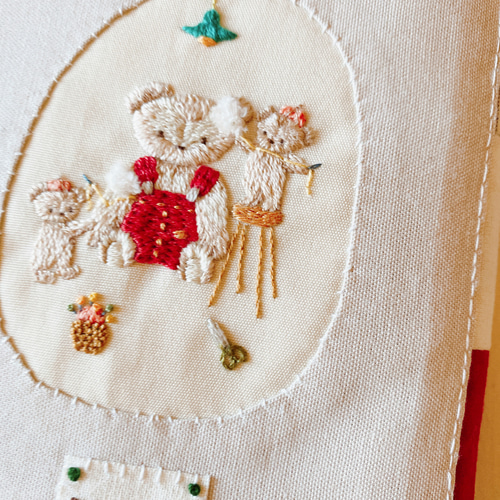 あーちゃん様オーダー　ハンドメイド　ブックカバー　手刺繍 あーちゃん様オーダー ハンドメイド ブックカバー 手刺繍 文庫本