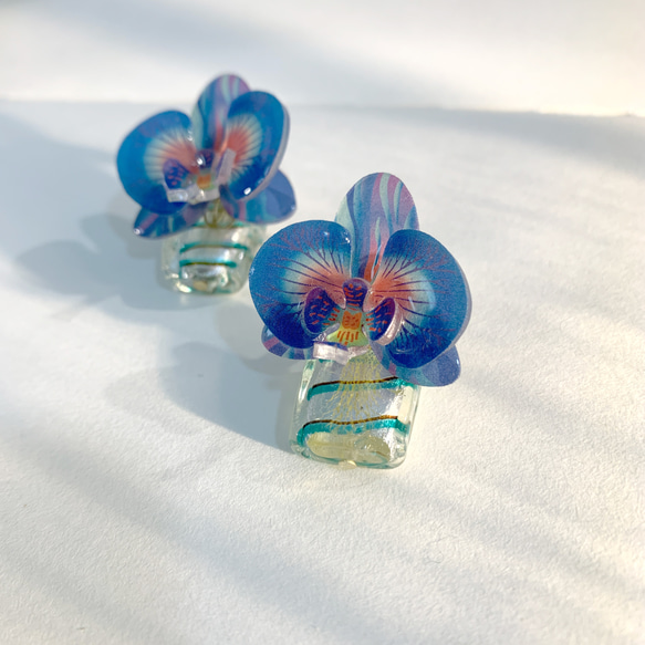 耳環 蝴蝶蘭 樹脂 琉璃 蘭花 銀飾 禮物 禮盒 耳夾 手工 第6張的照片