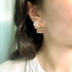 耳環 蝴蝶蘭 樹脂 琉璃 蘭花 銀飾 禮物 禮盒 耳夾 手工 夏天 第4張的照片