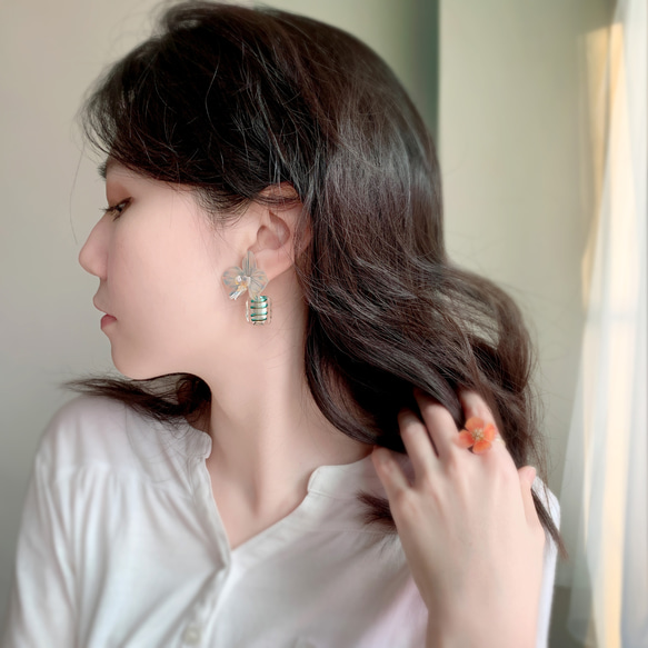 耳環 台灣蝴蝶蘭 樹脂 琉璃 蘭花 銀飾 禮盒 耳夾 手工 夏天 第9張的照片