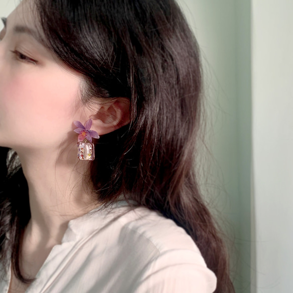 耳環 姬蝴蝶蘭 樹脂 琉璃 蘭花 銀飾 禮盒 耳夾 手工 第10張的照片