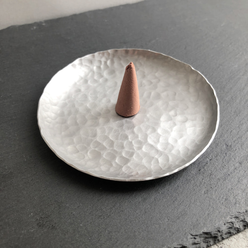 槌目模様のアルミ満月皿 小皿 FUURA 通販 16643705｜Creema(クリーマ)