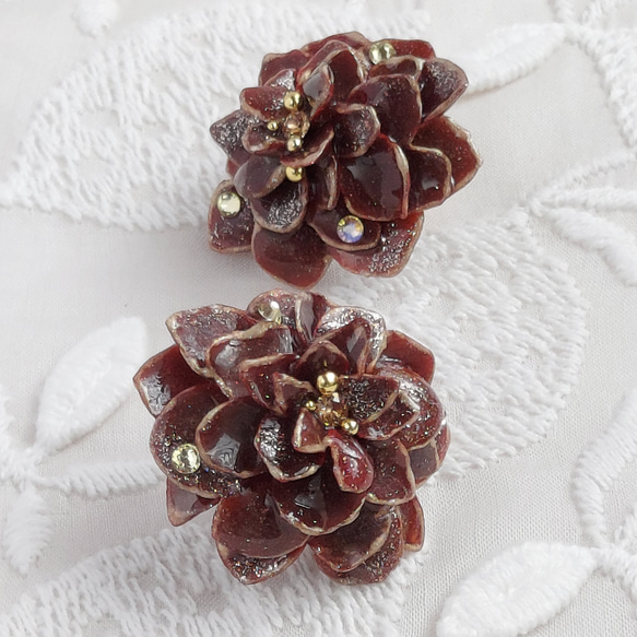 チョコレートカラー　お花のイヤリング 　 ラインストーン 8枚目の画像