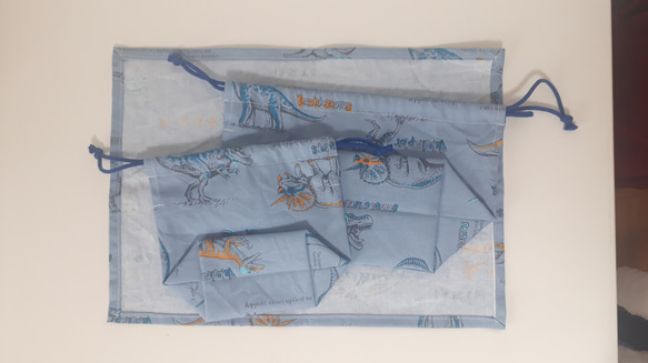 恐竜大好き❤️なお弁当&コップ袋、ランチマット♪ブルー 3枚目の画像