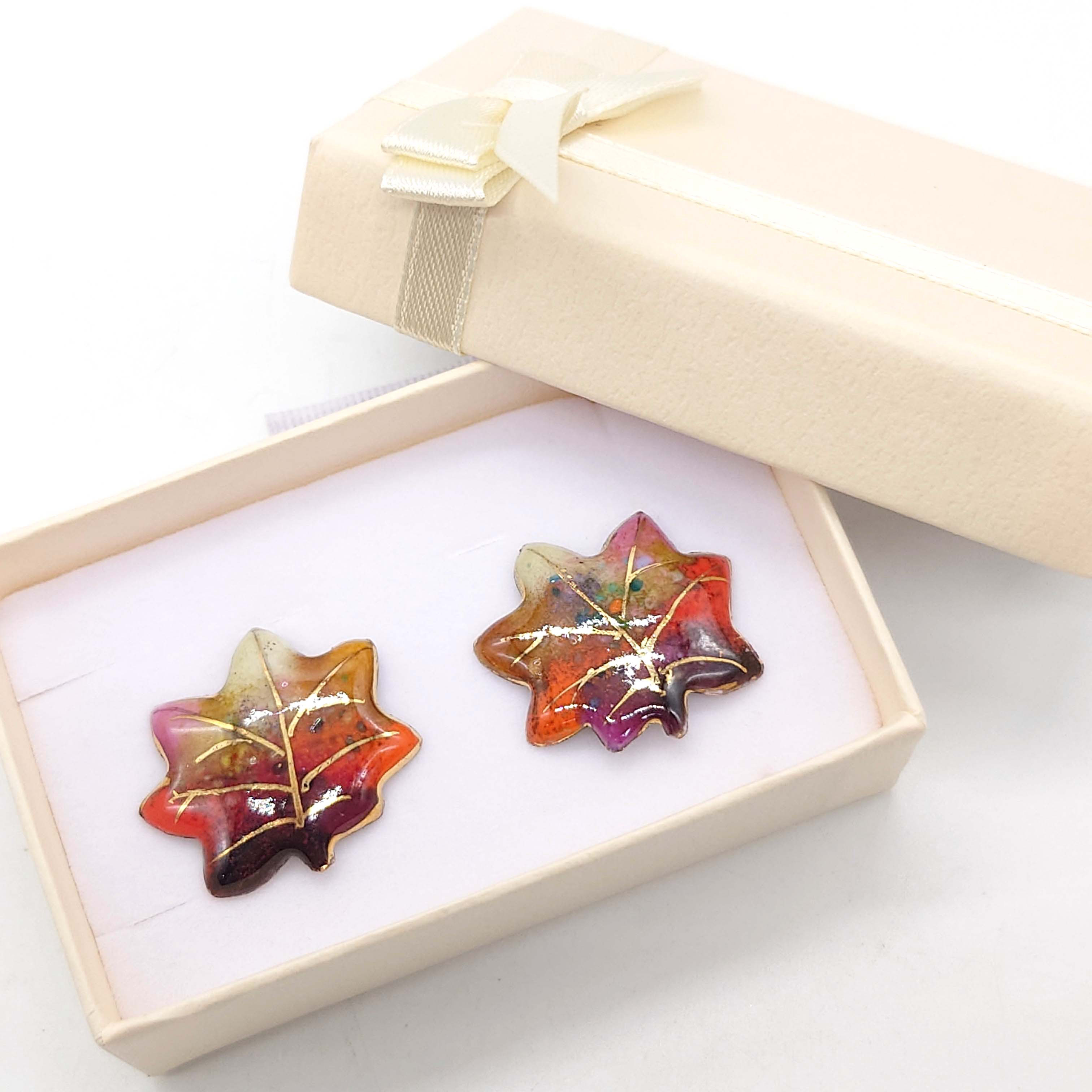 もみじ2023の七宝焼ピアス[受注制作]