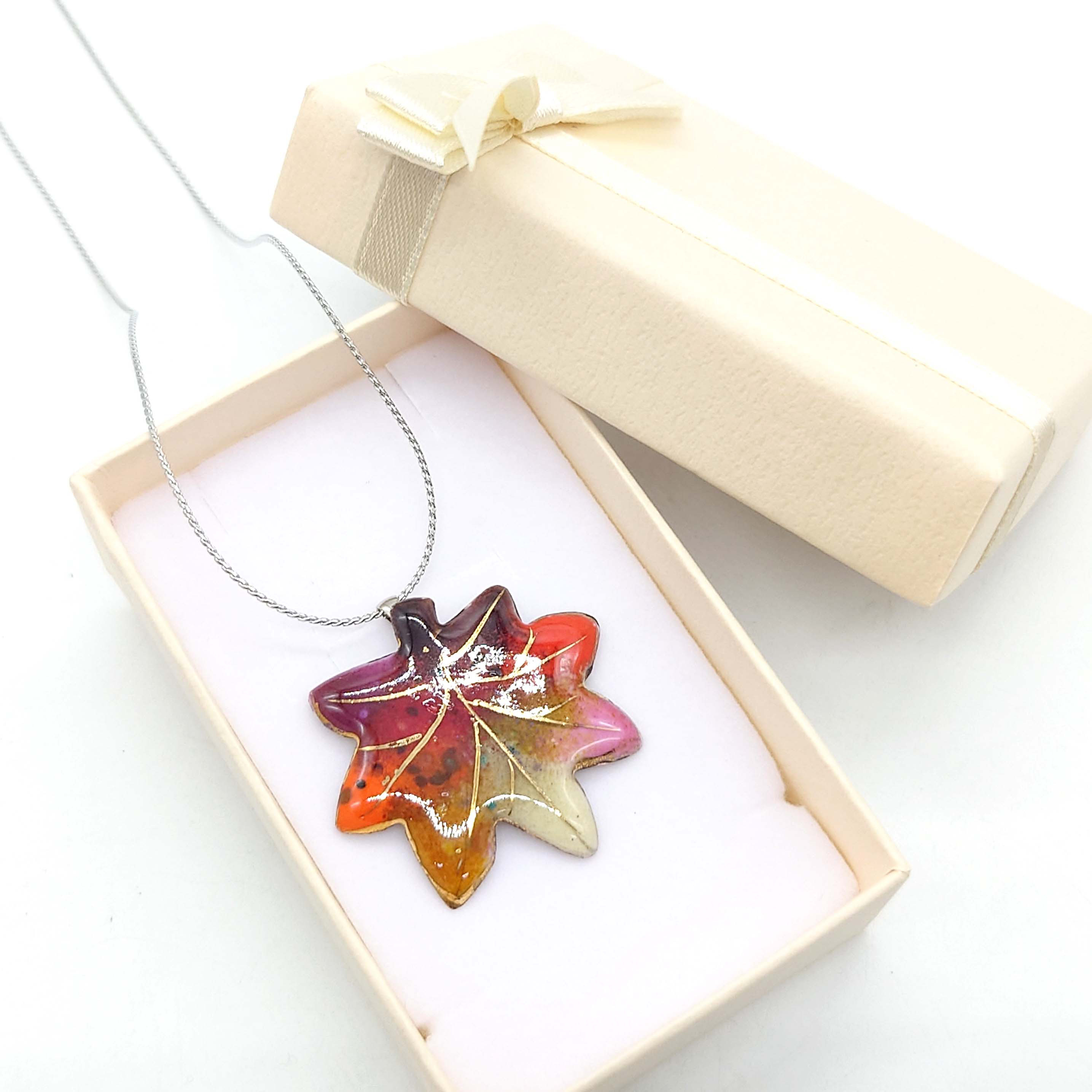 もみじ2023の七宝焼ペンダント(ネックレス)【受注制作】