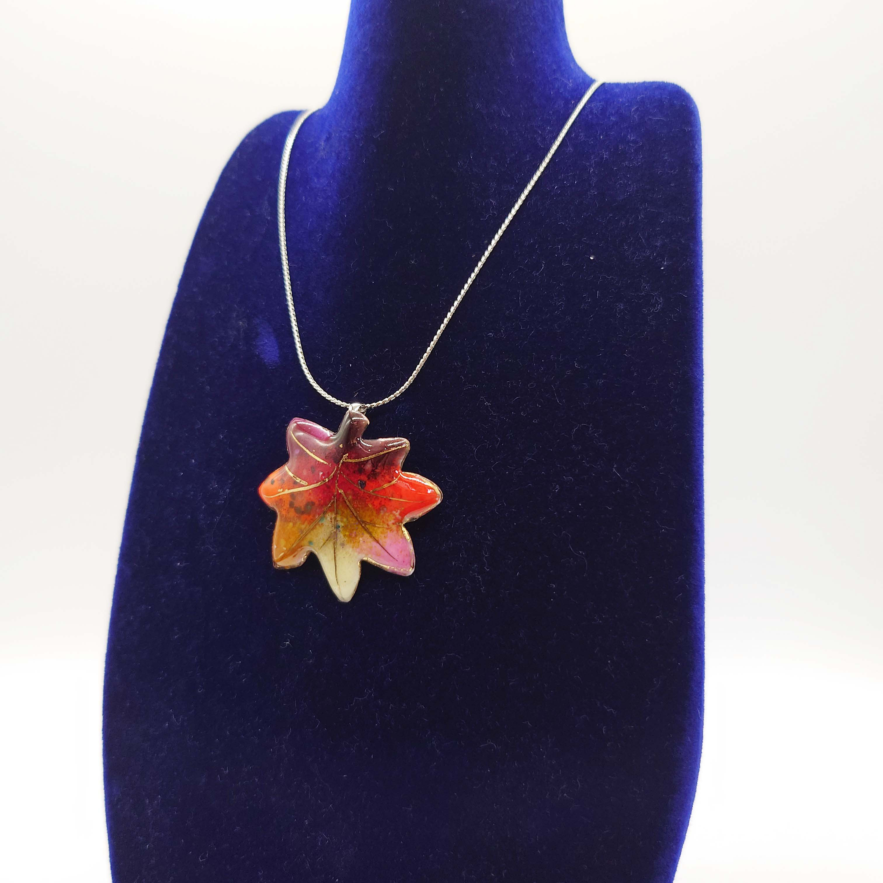 もみじ2023の七宝焼ペンダント(ネックレス)【受注制作】