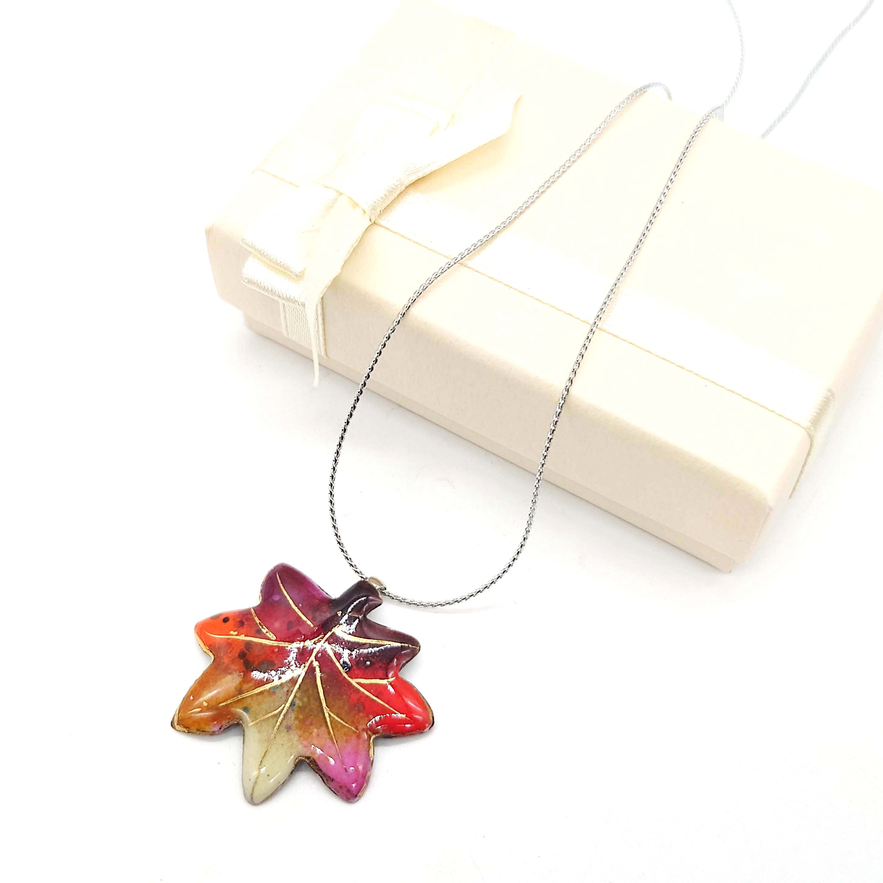 もみじ2023の七宝焼ペンダント(ネックレス)【受注制作】