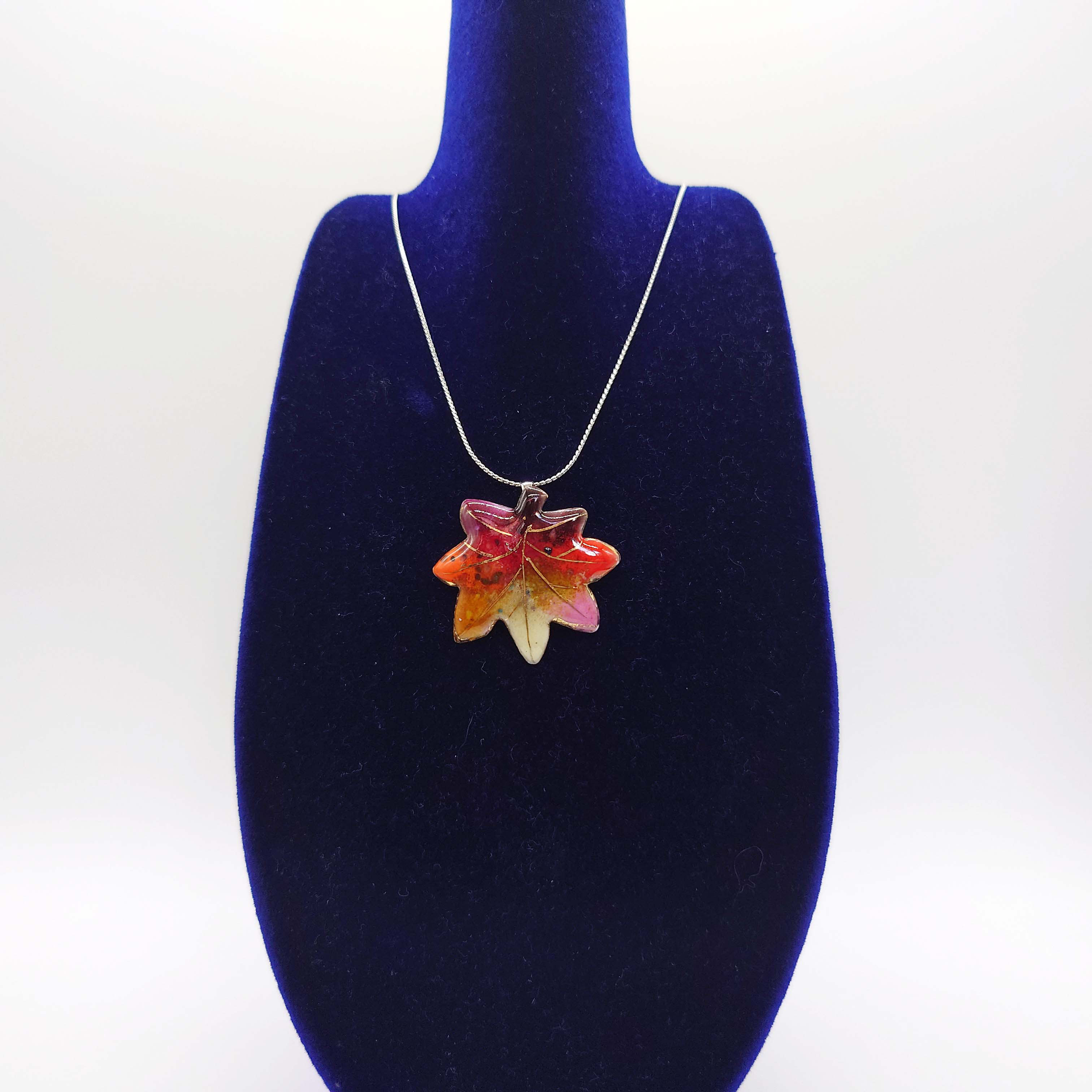 もみじ2023の七宝焼ペンダント(ネックレス)【受注制作】