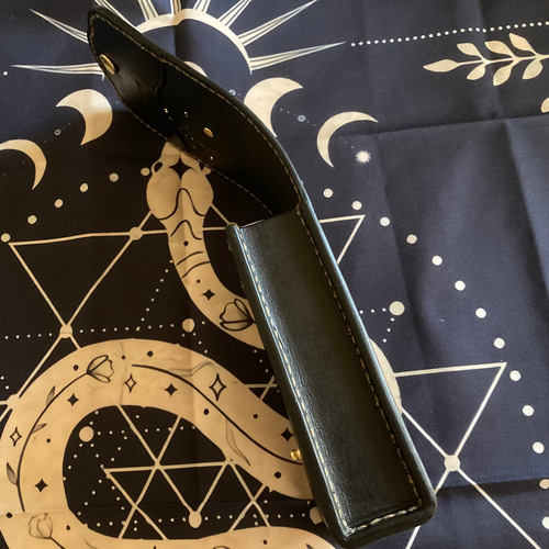 月のカービングと星のスタッズ ライダータロットカードケース 名刺入れ