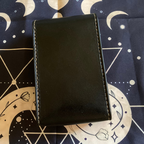 月のカービングと星のスタッズ ライダータロットカードケース 名刺入れ