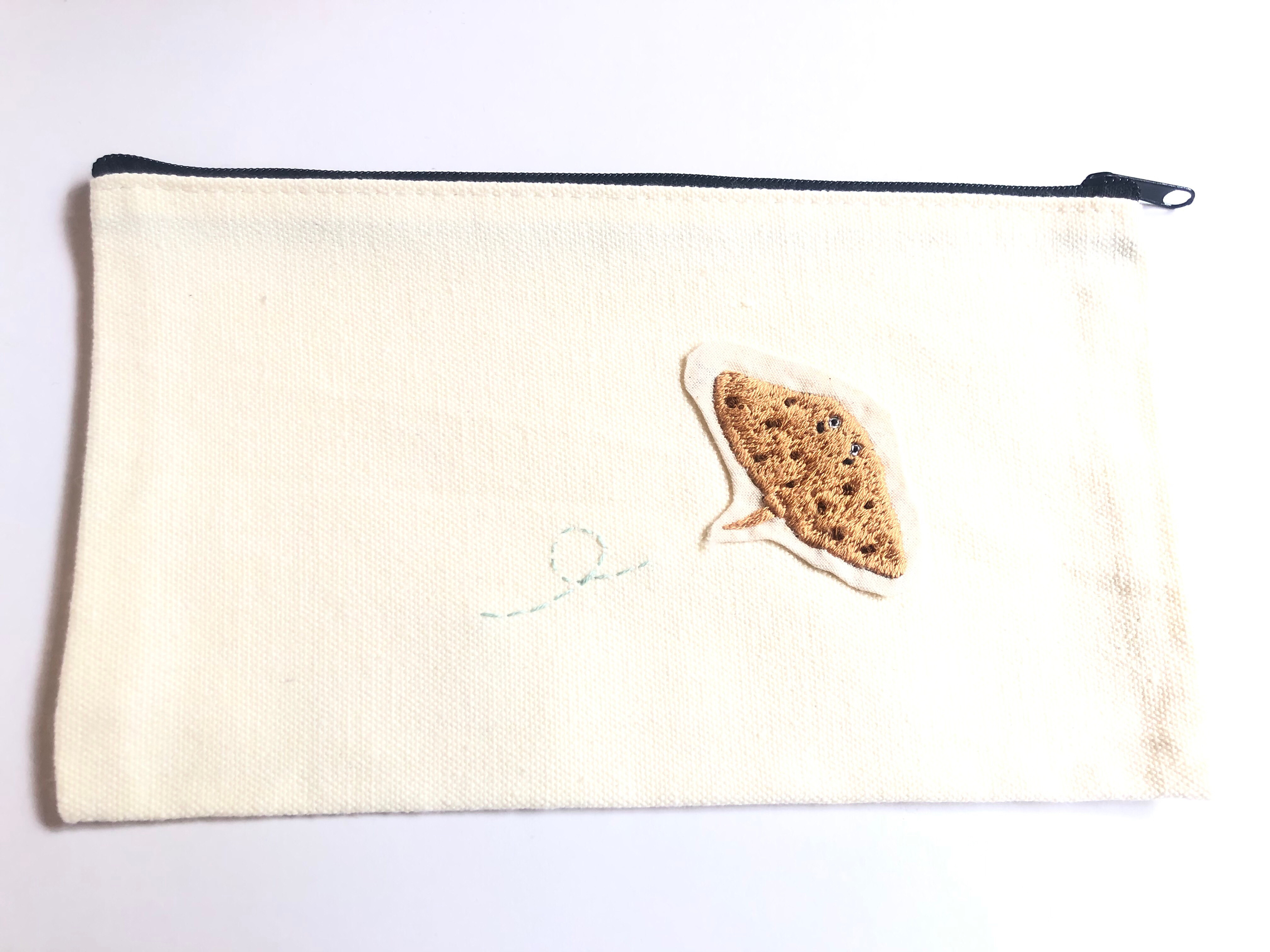 マキロイ♡ ウエイト枠 刺繍イニシャルポーチ♡ マキロイ♡ ウエイト枠 刺繍イニシャルポーチ