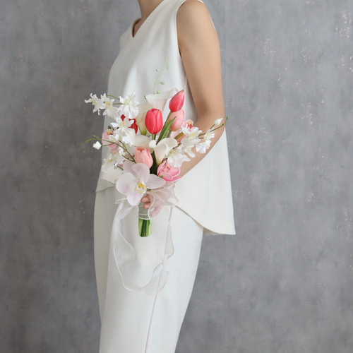 チューリップとカラーの韓国風小さめブーケ＆ブートニア ピンク