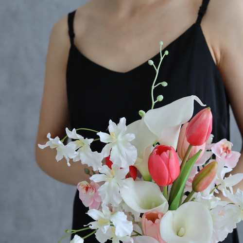 チューリップとカラーの韓国風小さめブーケ＆ブートニア ピンク