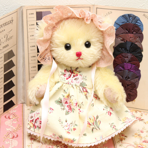 ひよこのような黄色のふわふわモヘア製！アンティークレースのお帽子を