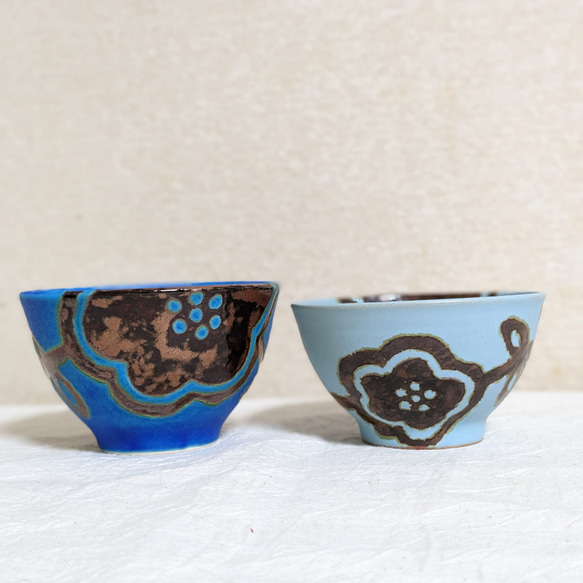 お花柄のお茶碗(青×茶) 5枚目の画像