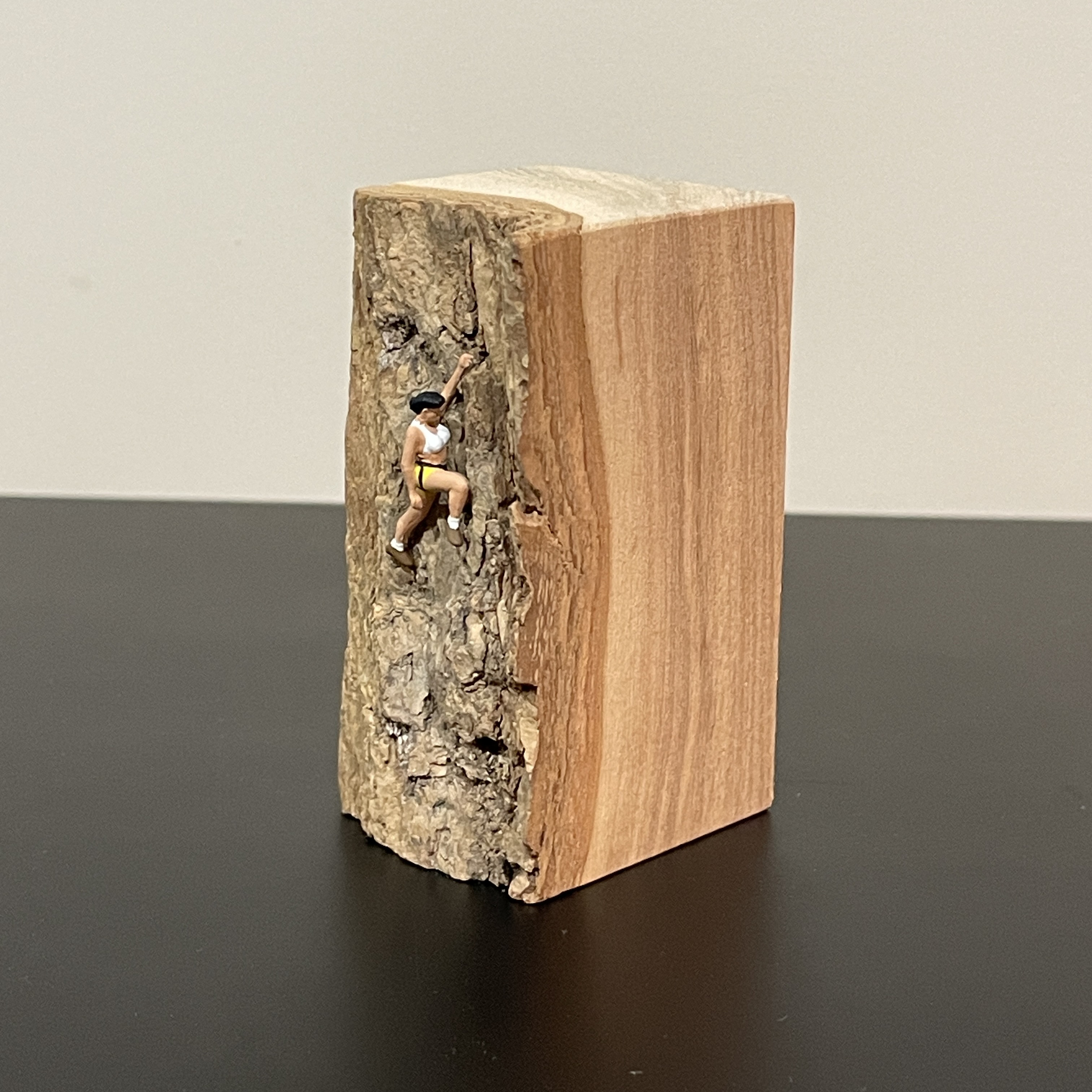 古い木板　展示台　オブジェ　抽象画