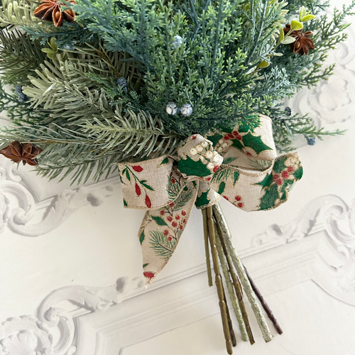 ハンドメイドアーティフィシャルフラワー　クリスマスコーンハスクツリー24 壁、玄関ドアに飾る”クリスマスツリー” 花材はアーティ