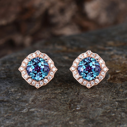 ユニークな 5 月の誕生石 エメラルド ピアス モアッサナイト ハロー