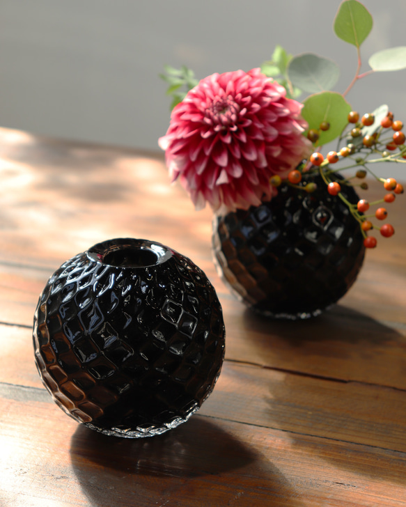 新色「Frutta一輪挿し（ブラックダリア）」ハロウィンディスプレイ