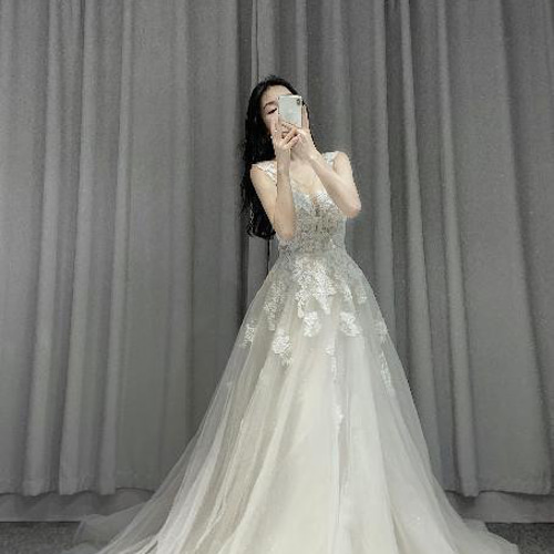 ウェディングドレス Aライン ロングトレーン ラメ