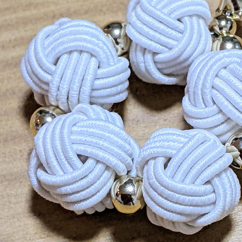 秋桜 ホワイト 水引×ゴールドビーズの輪っか アンブレラマーカー