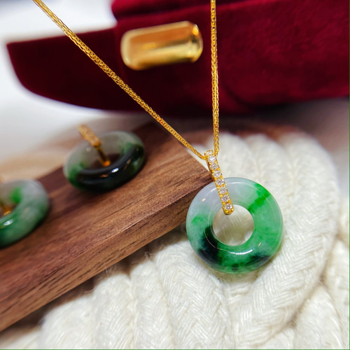 天然ダイヤモンド付きヒスイネックレスk18 ネックレス・ペンダント  