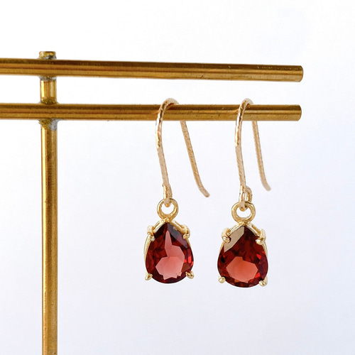 特集・メルマガ掲載【しずく型ガーネットのピアス/イヤリングと