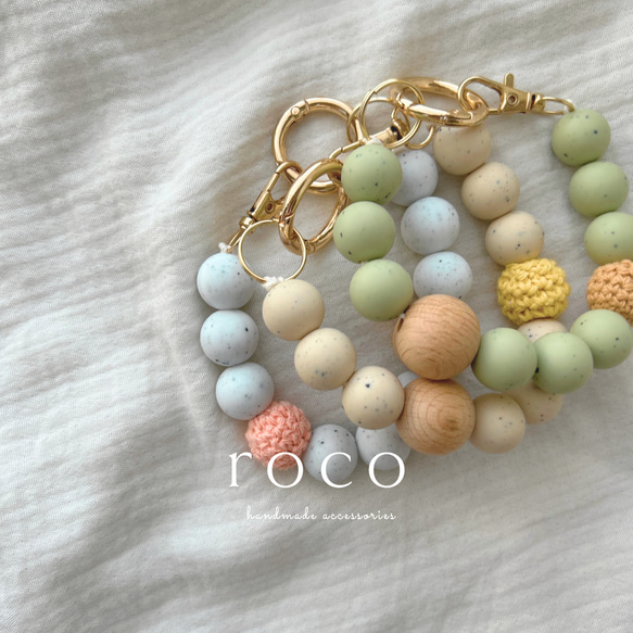 バッグチャーム　選べるカラー　キーホルダー　ウッドビーズ　ママ向け　キーチャーム　大人可愛い　ストラップ　お洒落 16枚目の画像